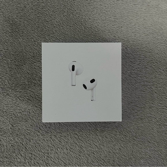 Apple AirPods with Wireless Charging Case - White